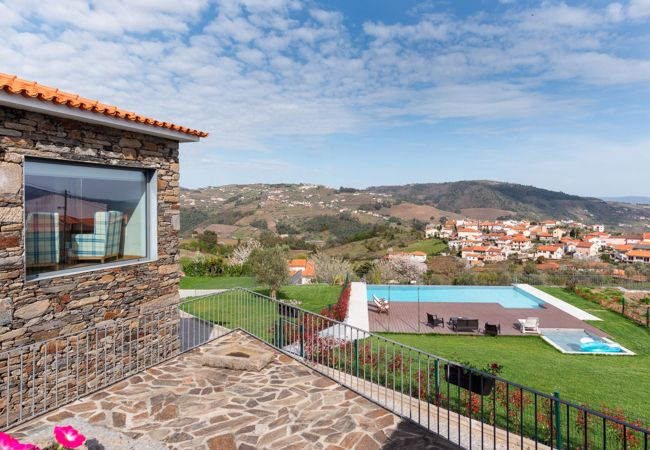 Villa à Peso da Régua - Villa contemporaine avec piscine à débordement et jardin