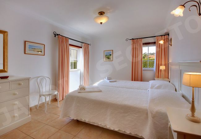 Villa à Luz - Jardim Secreto | professionally cleaned | 4-bedroom detached villa | very close to the beach