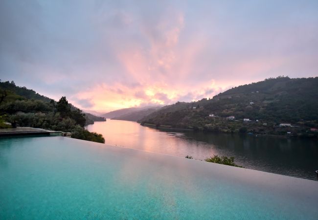Villa à Resende - Villa de luxe avec piscine chauffée et vue sur la rivière