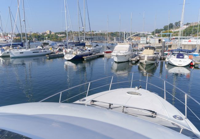 Bateau à Vila Nova de Gaia - Nuit à bord d'un yacht de luxe (Douro Fleuve)