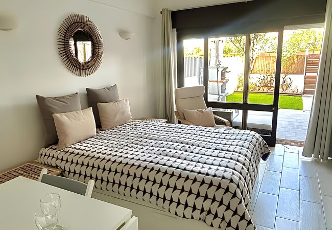 Studio à Albufeira - Magnific Studio with a cozy garden, 5 minutes to the beach