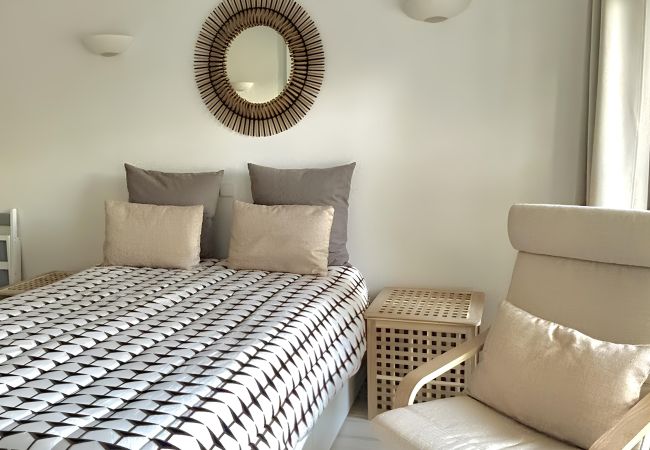 Studio à Albufeira - Magnific Studio with a cozy garden, 5 minutes to the beach