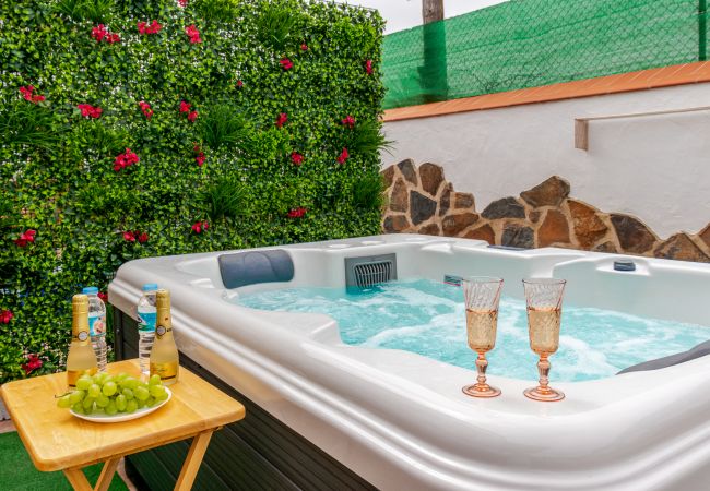 Maison à Moya - Mari House With Jacuzzi and BBQ by CanariasGetaway