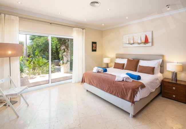 Villa à Carvoeiro -  Villa Eden | professionally cleaned | 4-bedroom villa | large garden | outdoor living areas 