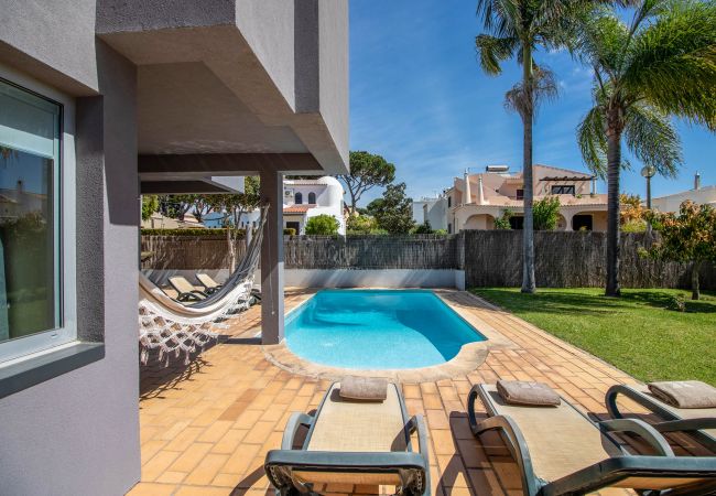 Villa à Vilamoura - Vila Nadiana | 3 Chambres | Près de Pinhal Golf | Vilamoura