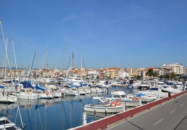 Apartment in Cambrils - Pins i Mar:Terrace-In front of Cambrils beach-Wifi,A/C,satellite,linen included