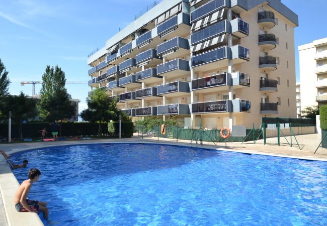 Apartment in La Pineda - Nova Pineda 2hab:300m La Pineda’s beach,centre-Pools-Playground-Free Wifi,parking,linen