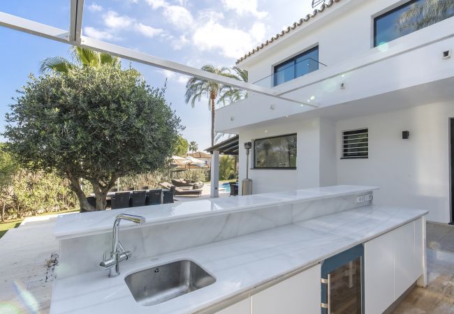 Villa in Marbella - La Corsa Marbella - Luxury 5 bed/bath villa with private pool, jacuzzi