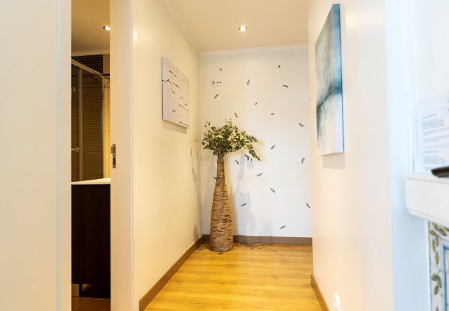 Apartment in Lisbon - Comfortable apartment with river view, fully equipped, very close to the center of Lisbon in the traditional Alfama district.
