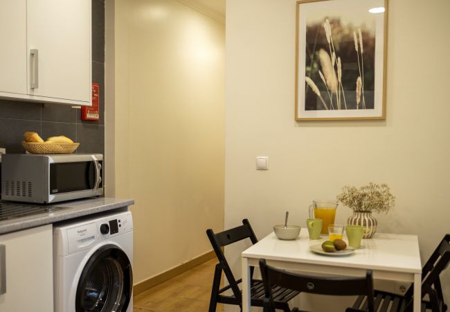 Apartment in Lisbon - Comfortable apartment with two bedrooms, fully equipped, very close to the center of Lisbon in the traditional Alfama district.