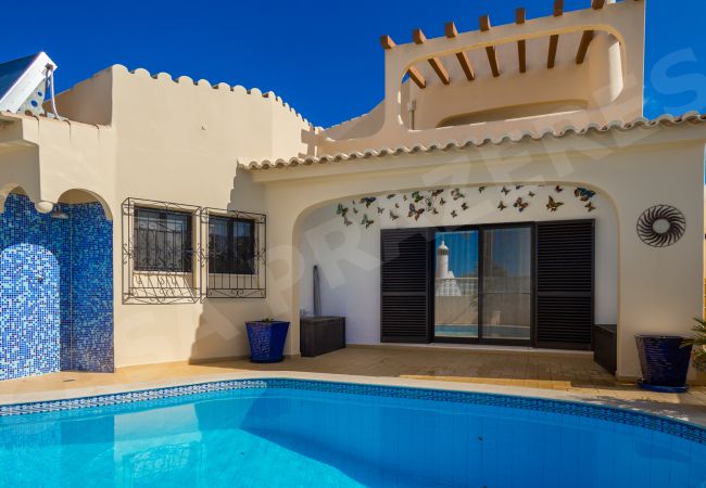 Villa/Dettached house in Carvoeiro - Casa Prazeres | professionally cleaned | 4-bedroom villa | swimming pool | close to Carvoeiro and amenities