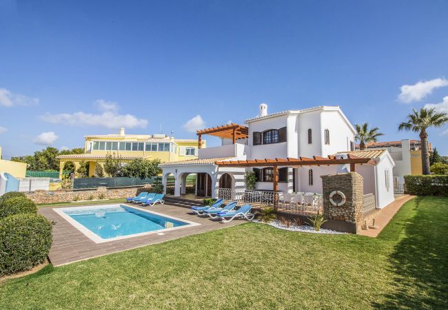 Villa/Dettached house in Galé - Villa Magali | 4 Bedrooms | Walking Distance to Beach | Galé