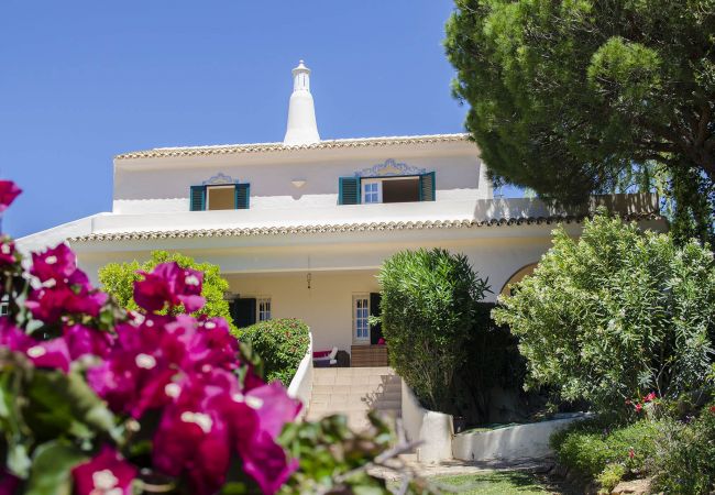 Villa in Almancil - Villa Caravela | 4 Bedrooms | Beautiful Garden | Almancil