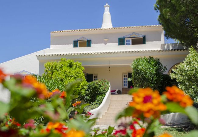 Villa in Almancil - Villa Caravela | 4 Bedrooms | Beautiful Garden | Almancil