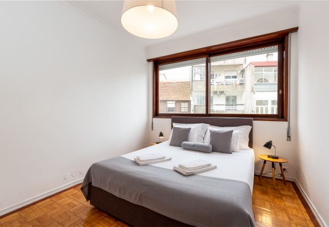 Apartment in Porto - Stylish apartment with balcony in Porto