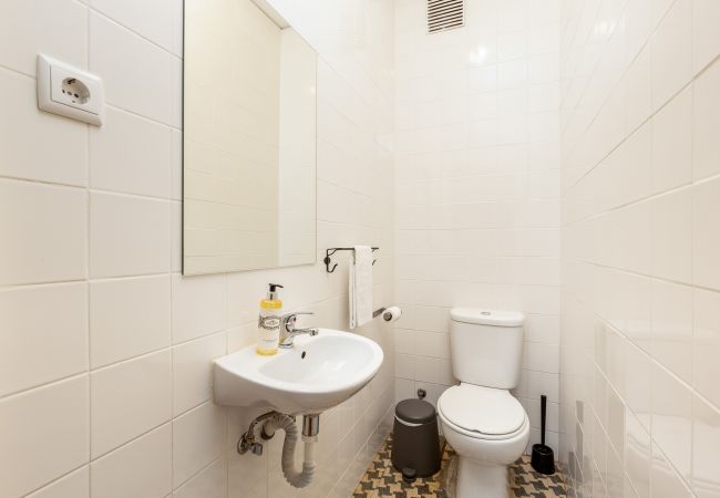 Apartment in Porto - Stylish apartment with balcony in Porto