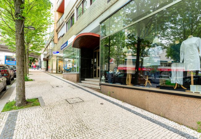 Apartment in Porto - Stylish apartment with balcony in Porto