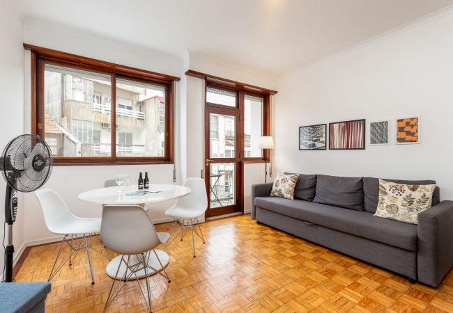 Apartment in Porto - Stylish apartment with balcony in Porto