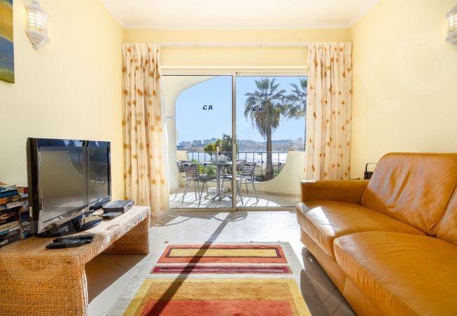 Apartment in Ferragudo - Clube Rio | professionally cleaned | 1-bedroom apartment | amazing views across to Portimão
