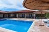 Villa in Armamar - Villa with saltwater pool, adapted for families and groups