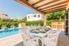 enjoy the good weather of Menorca with this excellent terrace and swimming pool of the villa Garbo.
