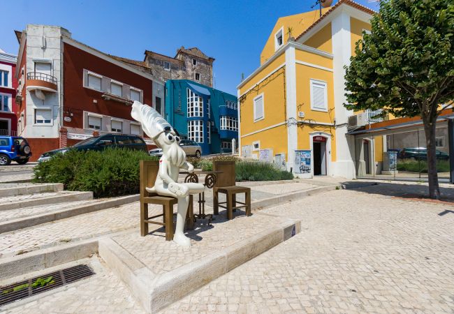 Apartment in Setúbal - Renovated apartment in a typical neighborhood of Setúbal, large terrace, sleeps 6pax