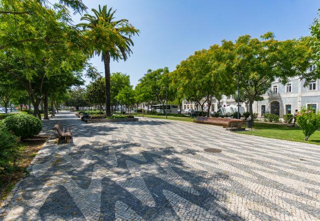 Apartment in Setúbal - Renovated apartment in a typical neighborhood of Setúbal, large terrace, sleeps 6pax