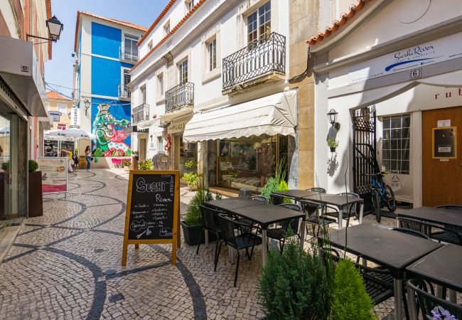Apartment in Setúbal - Renovated apartment in a typical neighborhood of Setúbal, large terrace, sleeps 6pax