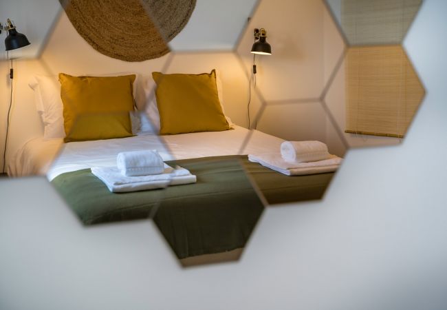 Apartment in Setúbal - Renovated apartment in a typical neighborhood of Setúbal, large terrace, sleeps 6pax