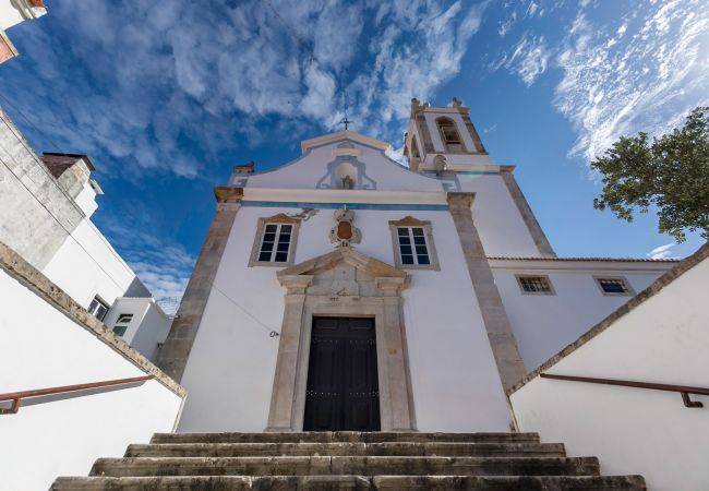 Apartment in Setúbal - Renovated apartment in a typical neighborhood of Setúbal, large terrace, sleeps 6pax