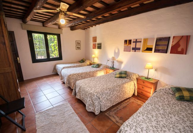 Cottage in Camallera - rural house in Costa Brava: tranquility and quality, in large natural space with swimming pool