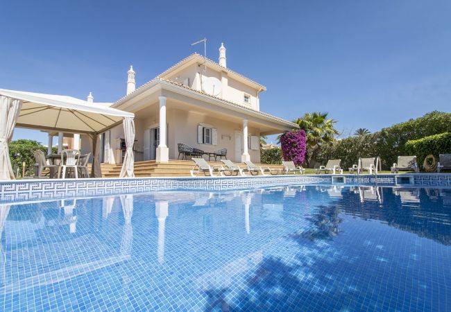 Villa/Dettached house in Albufeira - Villa Tulipa | 4 Bedrooms | Private Swimming Pool | Albufeira