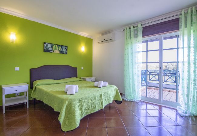 Villa in Albufeira - Villa Pacheco | 4 Bedrooms | Easy Walking to the Beach | Olhos de Água