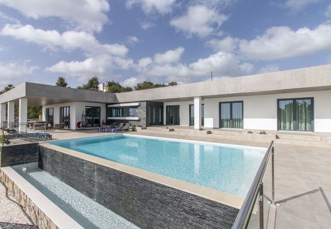 Villa in Almancil - Villa Monroy | 4 Bedrooms | Modern | Caliços