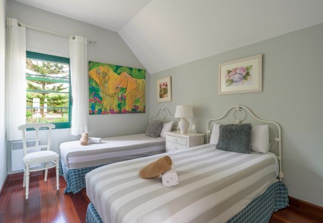 House in Santa Brígida - House with cozy garden BBQ 