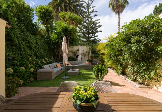 House in Santa Brígida - House with cozy garden BBQ 