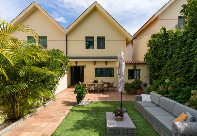 House in Santa Brígida - House with cozy garden BBQ 