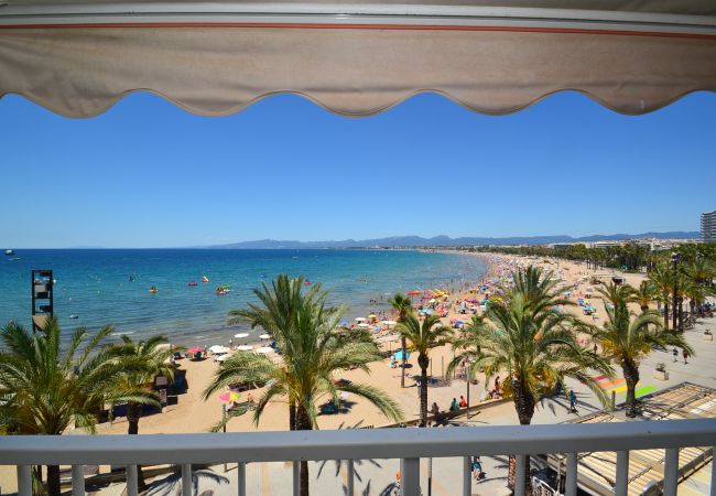 Apartment in Salou - BELLO HORIZONTE:Beach front Salou-See view-3 bedrooms-Free A/C,Wifi, Parking,Linen