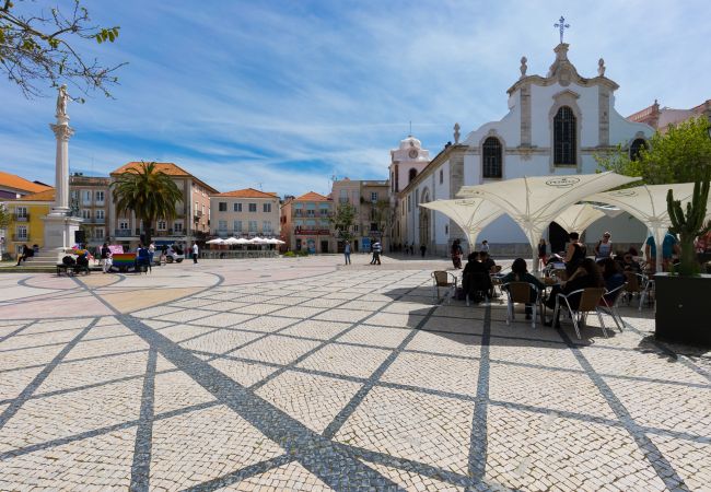 House in Setúbal - Holiday home for 4pax with private terrace and wifi, close to downtown Setúbal and the river Sado.