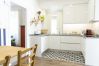 House in Setúbal - Holiday home for 4pax with private terrace and wifi, close to downtown Setúbal and the river Sado.