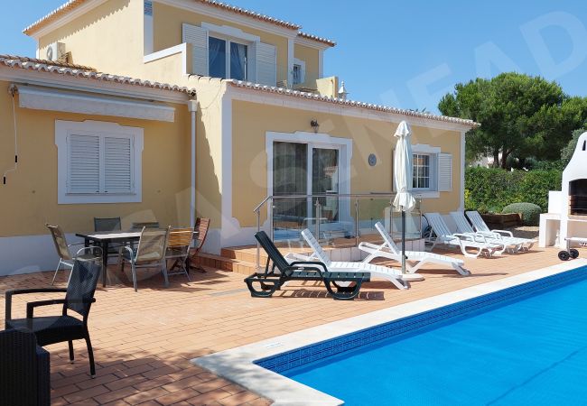 Villa in Carvoeiro -  Casa Sinead | professionally cleaned | 3-bedroom villa | large garden | pool