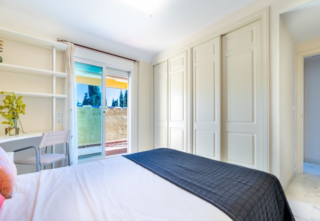 Apartment in Marbella - Bahia de Marbella | 3 bedroom beach apartment with sea view