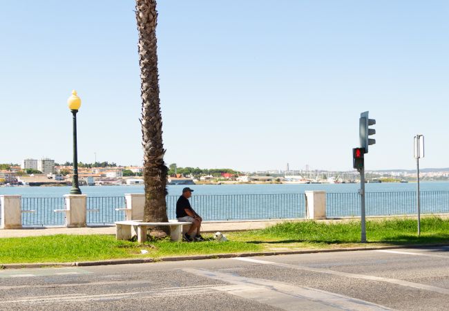 Apartment in Seixal - Apartment by the river in Seixal bay. 4pax. Bicycles are available.